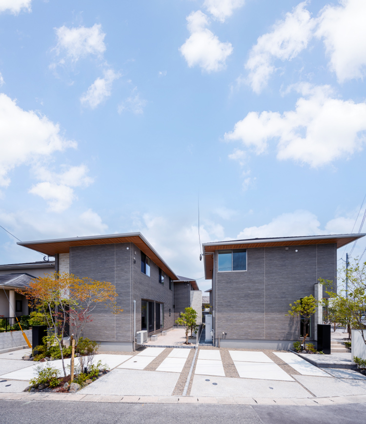 外観 左から2、1号棟（2025年7月撮影）