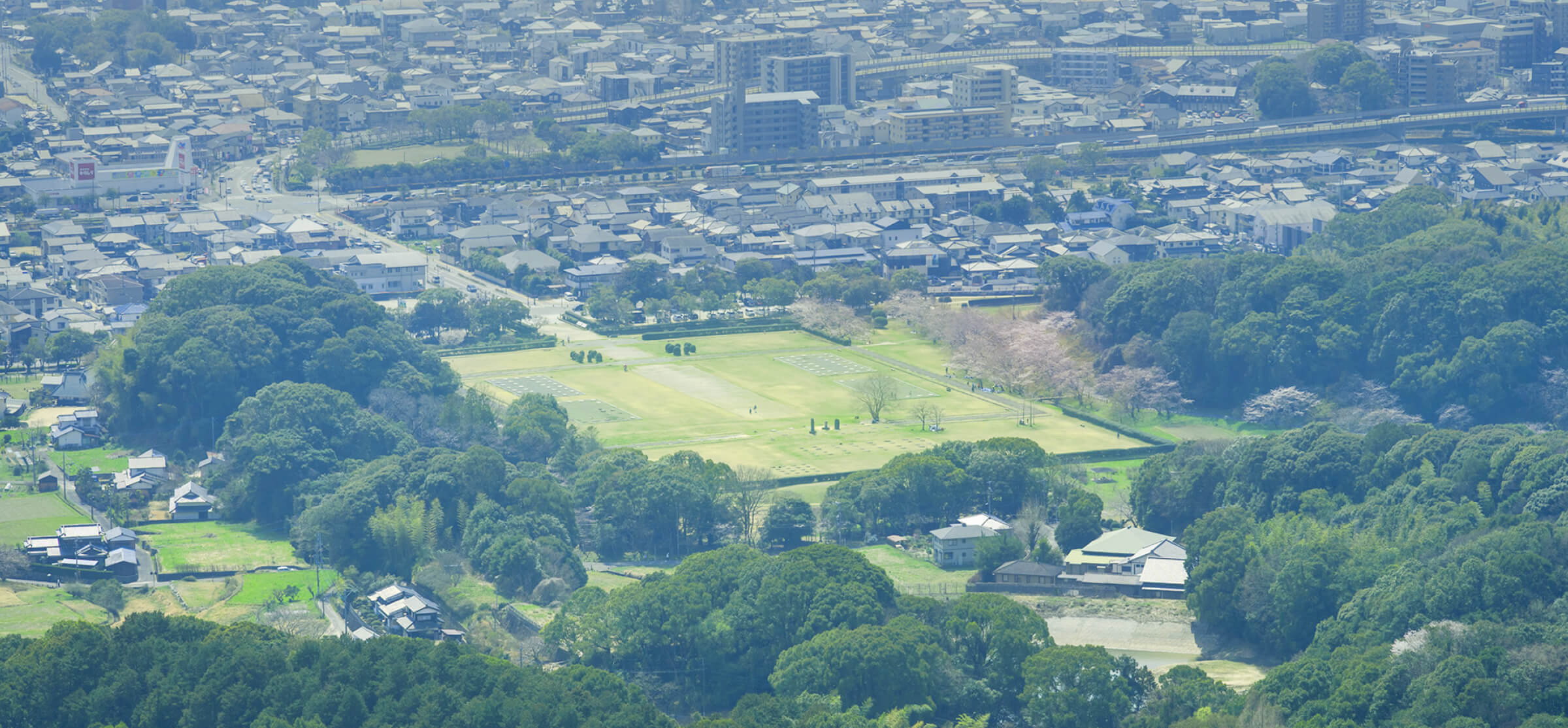大宰府政庁跡と太宰府市 航空写真