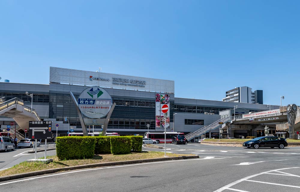 京阪「枚方市」駅 （自転車約9分／約1,960m〜2,030m）
