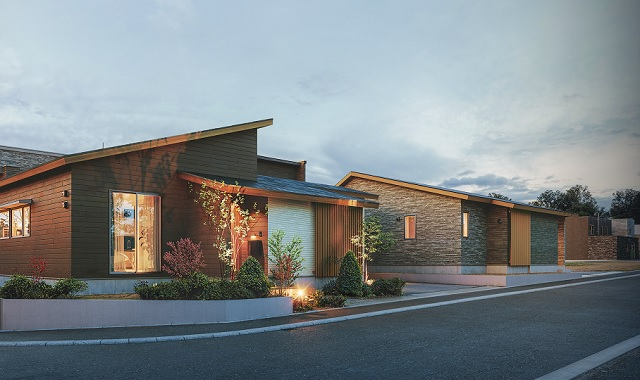 【4/26(土)より　モデルハウス　プレオープン開始！】
木質感あふれる住友林業の戸建分譲、遂にオープン！
※完成予想図。手前はモデルハウス。
※設計図書を基に描き起こしたもので実際とは多少異なる場合がございます。