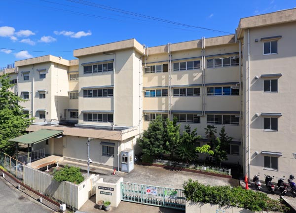 市立泉丘小学校