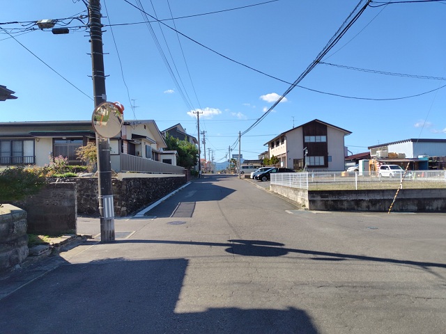 南側道路(2025年11月撮影)