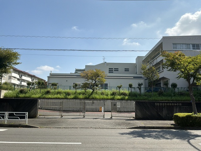 鴨志田緑小学校