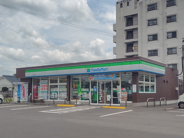 ファミリーマート妻ケ丘店