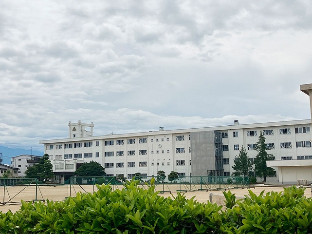新庄中学校
