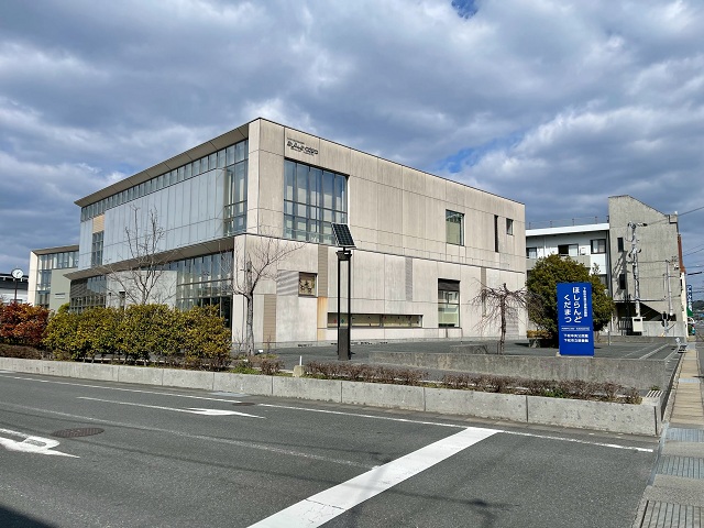 下松市立図書館