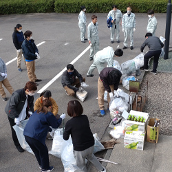 Clean-up Efforts on the Tsujido Shore (Shonan Branch)