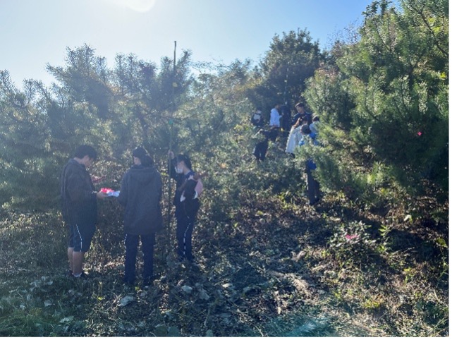 Conducting a field survey with students of Naruse Mirai Junior High School