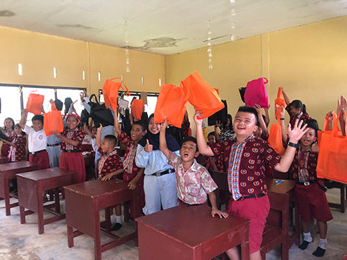 Students from a local elementary school receiving stationery