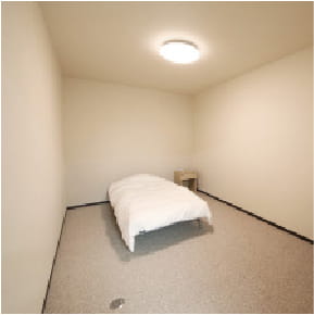 白い壁+シーリングライト