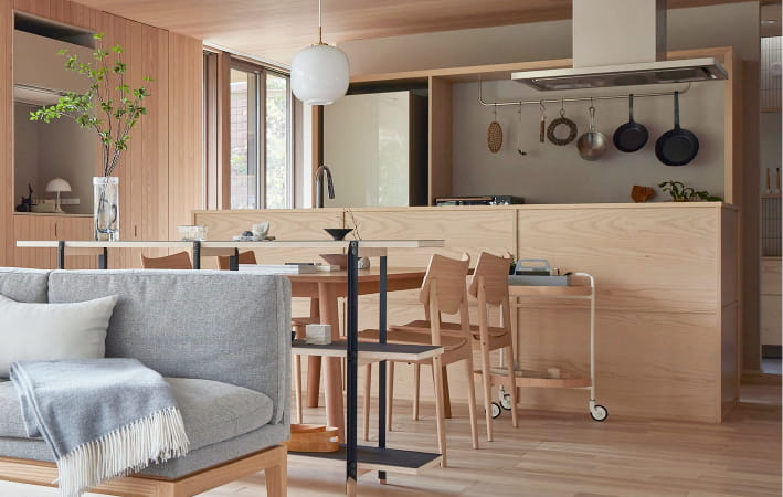 柔らかな足ざわりの木の床