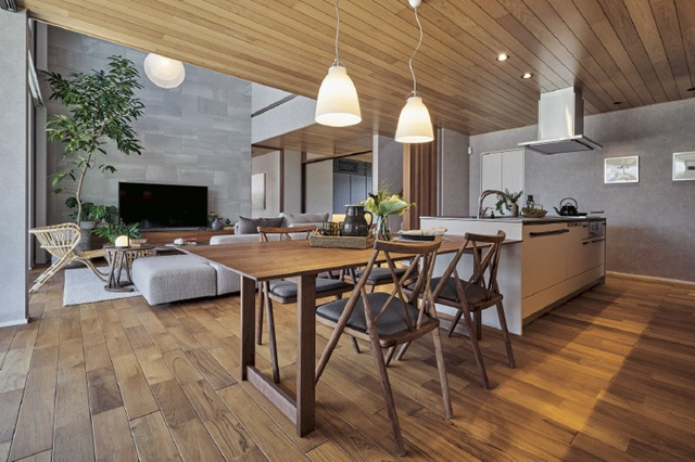 吹き抜けのあるリビング