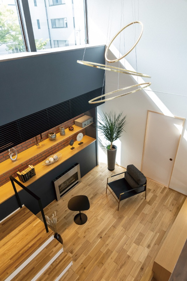 吹き抜けのある階段