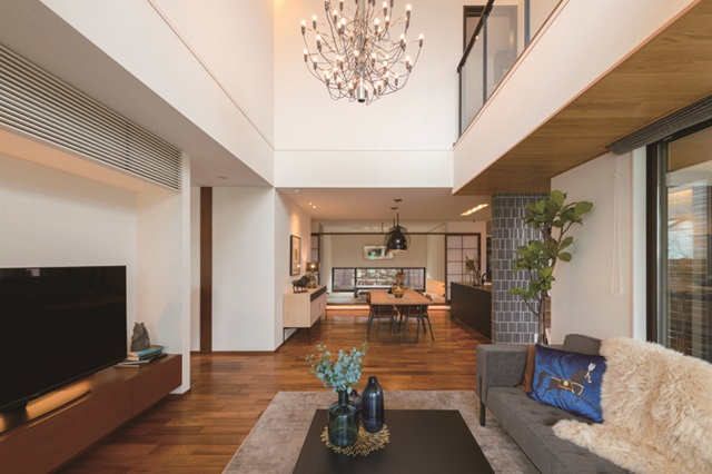 吹き抜けのあるリビング