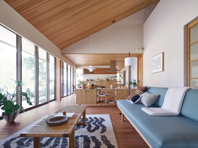 吹き抜けのある1.5階建て