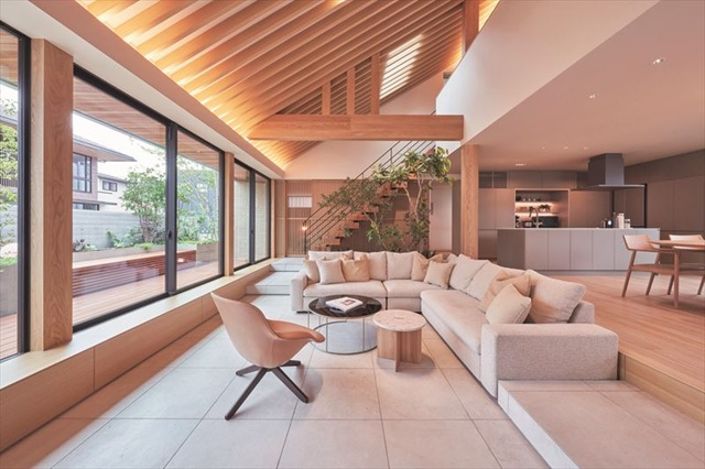 1.5階建ての家のリビング