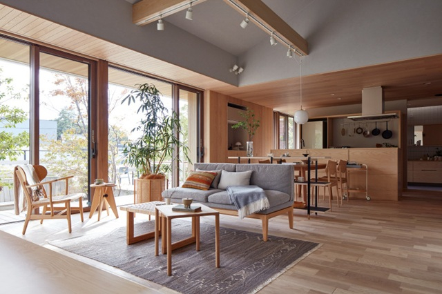 1.5階建ての家のリビング