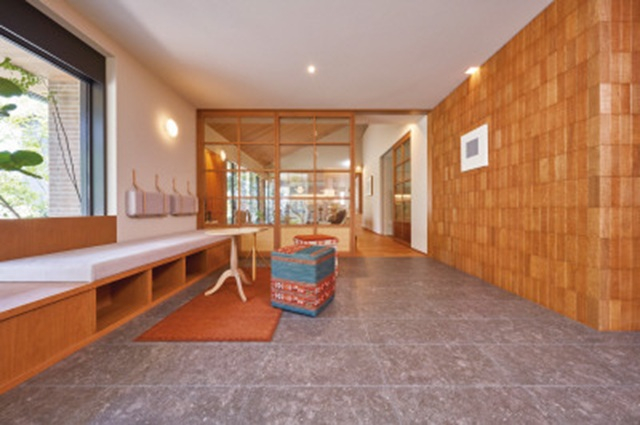 1.5階建ての家の玄関