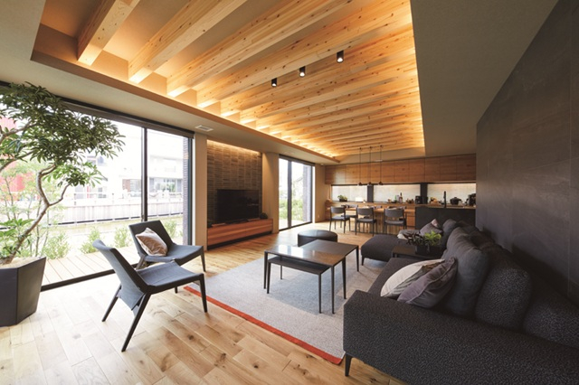 折り上げ天井のあるリビング