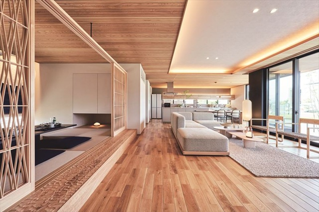 折り上げ天井のあるリビング