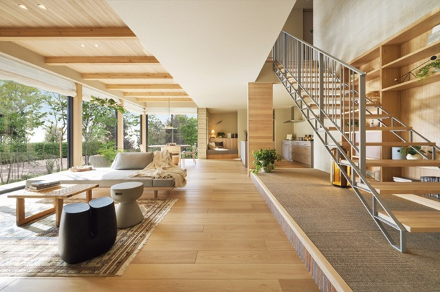 折り上げ天井のあるリビング