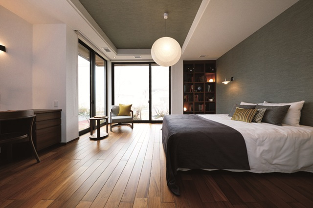 折り上げ天井のあるリビング