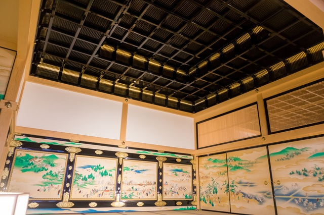 日本の城にある折り上げ格子天井