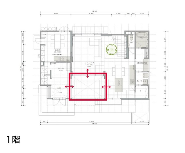 建物にコの字型に囲まれたテラスの間取り