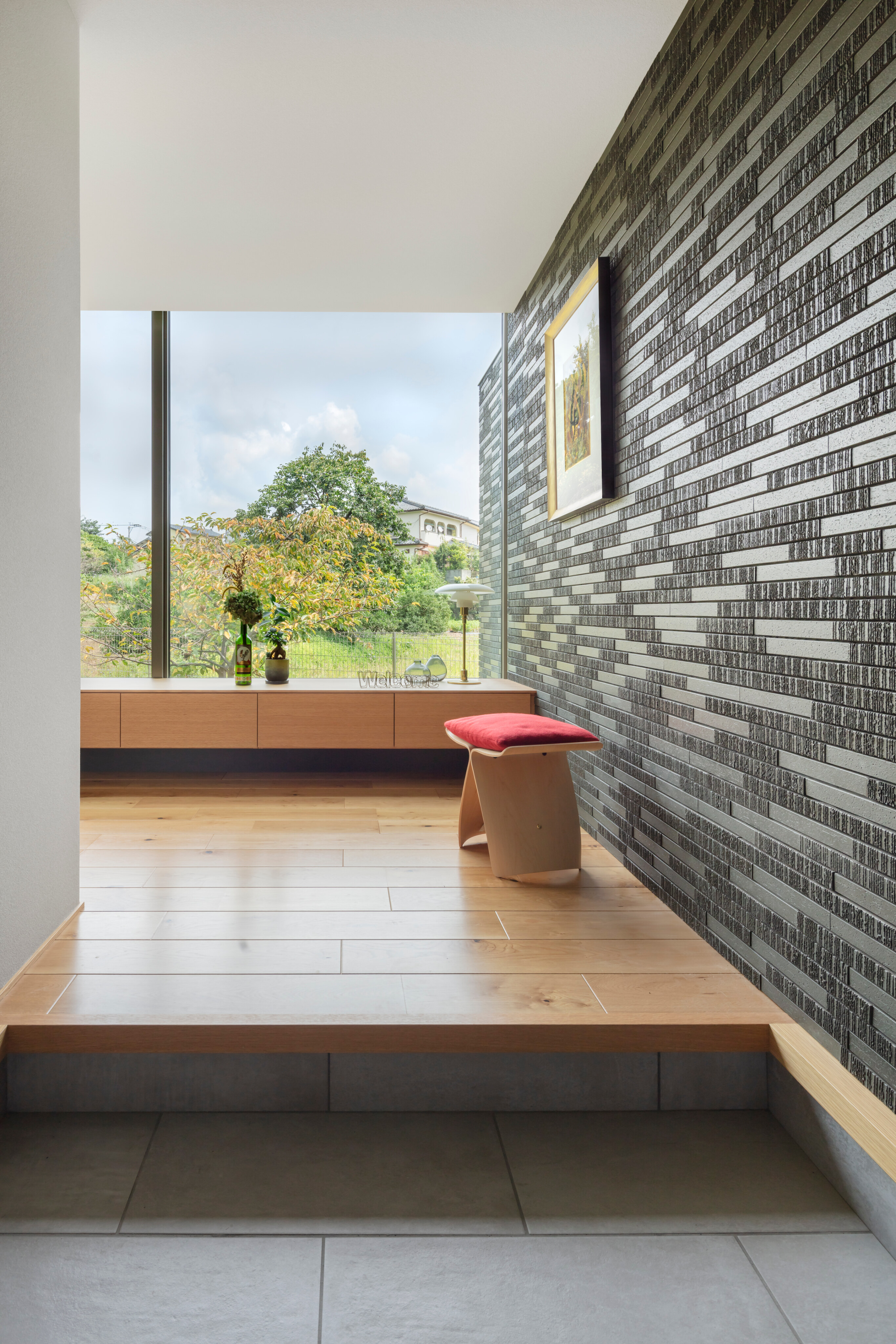 モダンな玄関スペース