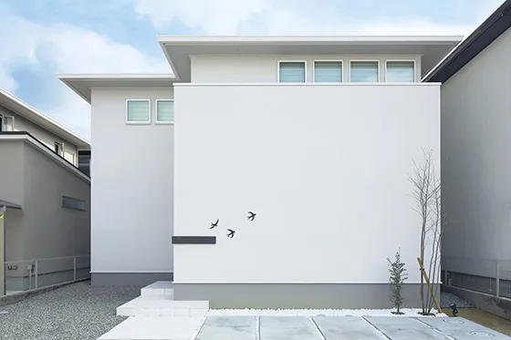 白い収納家具に合わせて インテリアは白一色に