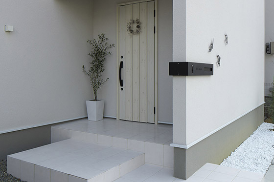 白い収納家具に合わせて インテリアは白一色に