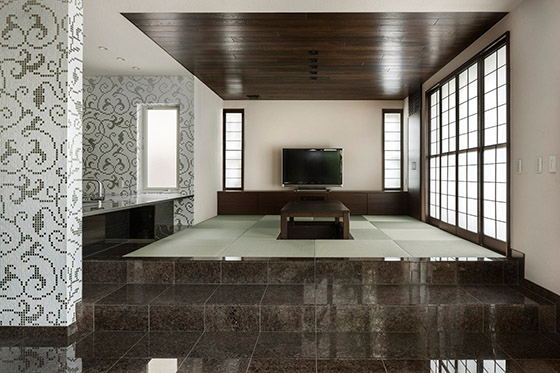 美しく壮麗に佇む家