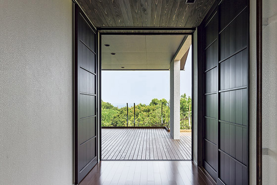 海と緑を楽しむ和の住まい