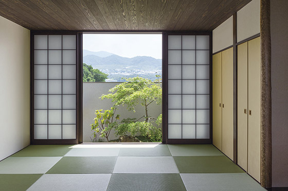 海と緑を楽しむ和の住まい