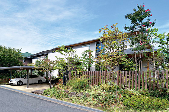 くつろぎを求めた端正な家