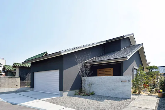 素材の経年変化を楽しみながら のんびりとくつろぐ