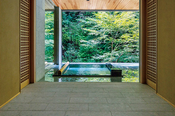 掛け流しの温泉に憩う至福の時