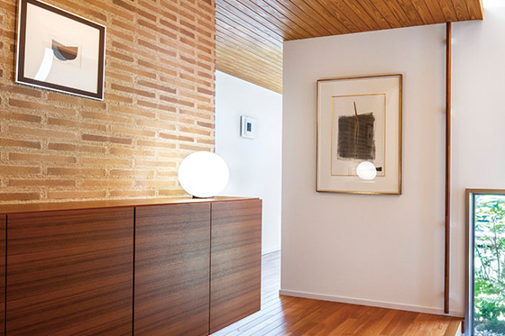 広い庭を建物で囲んで確保した プライバシー