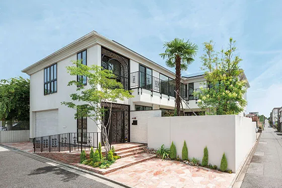 光と風にくつろぐ エレガントな洋館