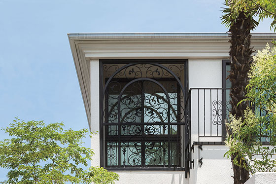 光と風にくつろぐ エレガントな洋館