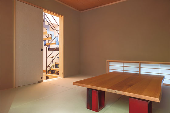 中庭を囲み、どの部屋からも緑を楽しむ二世帯住宅
