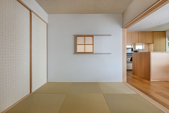 流行に左右されない端正な表情の家