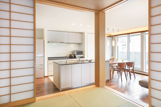 災害時に家族を守る、都市部に建つ3階建て