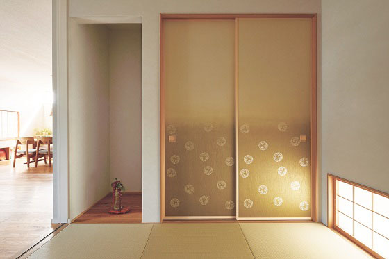 木、石、紙―自然に癒される和モダンの家