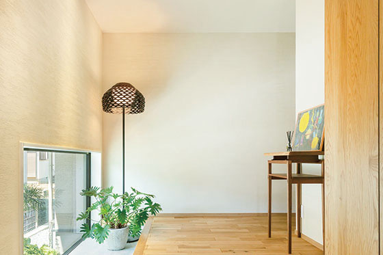 庭とひとつになるリビングがある平屋