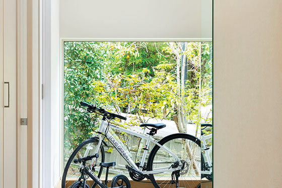 自然と一体に暮らせる、開放的なZEH