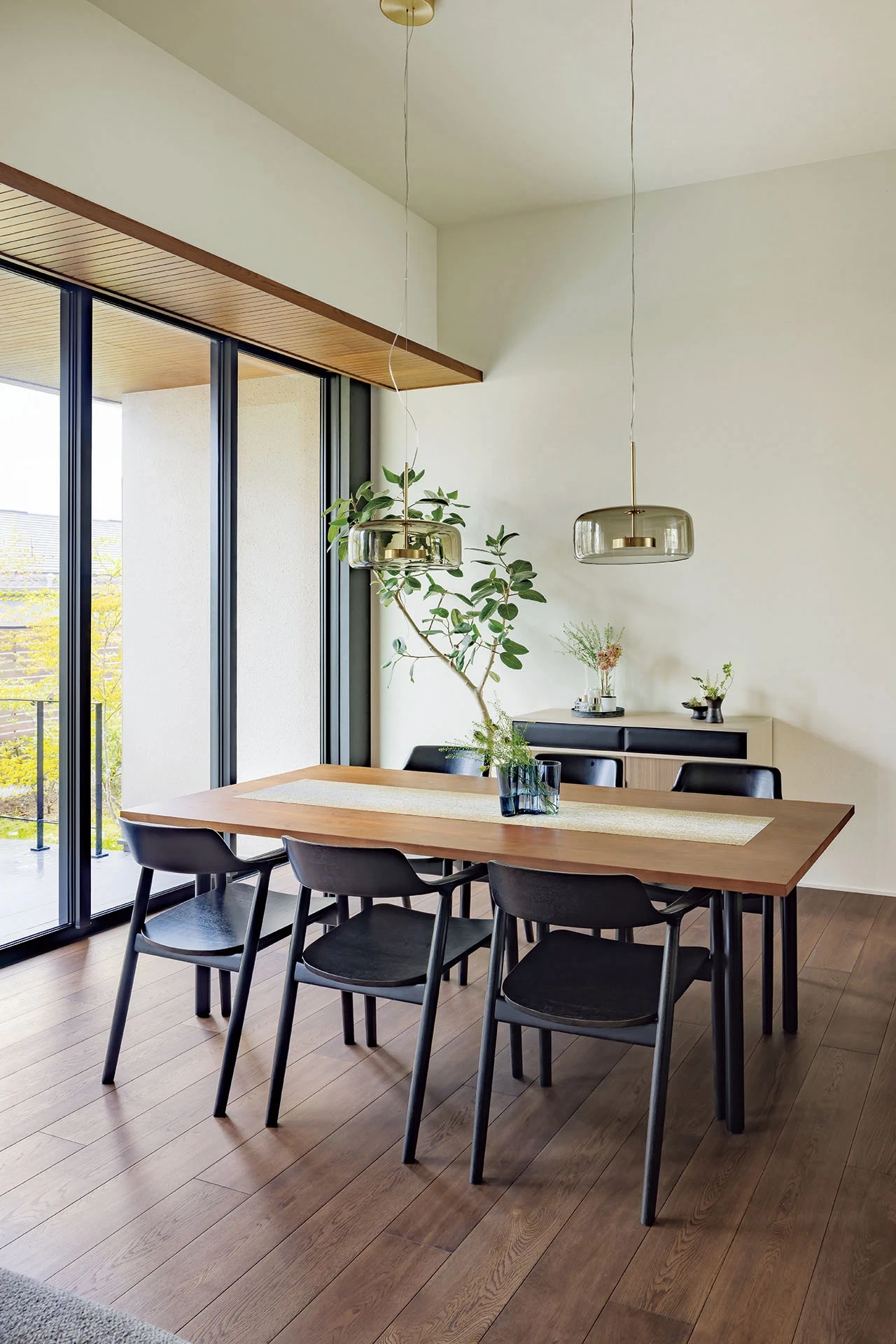 落ち着いた雰囲気のダイニング