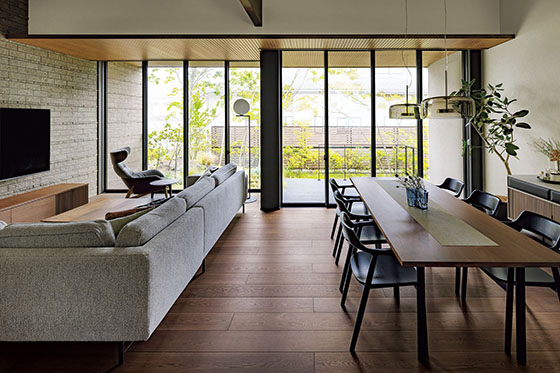 大空間で庭との一体感を楽しむ平屋