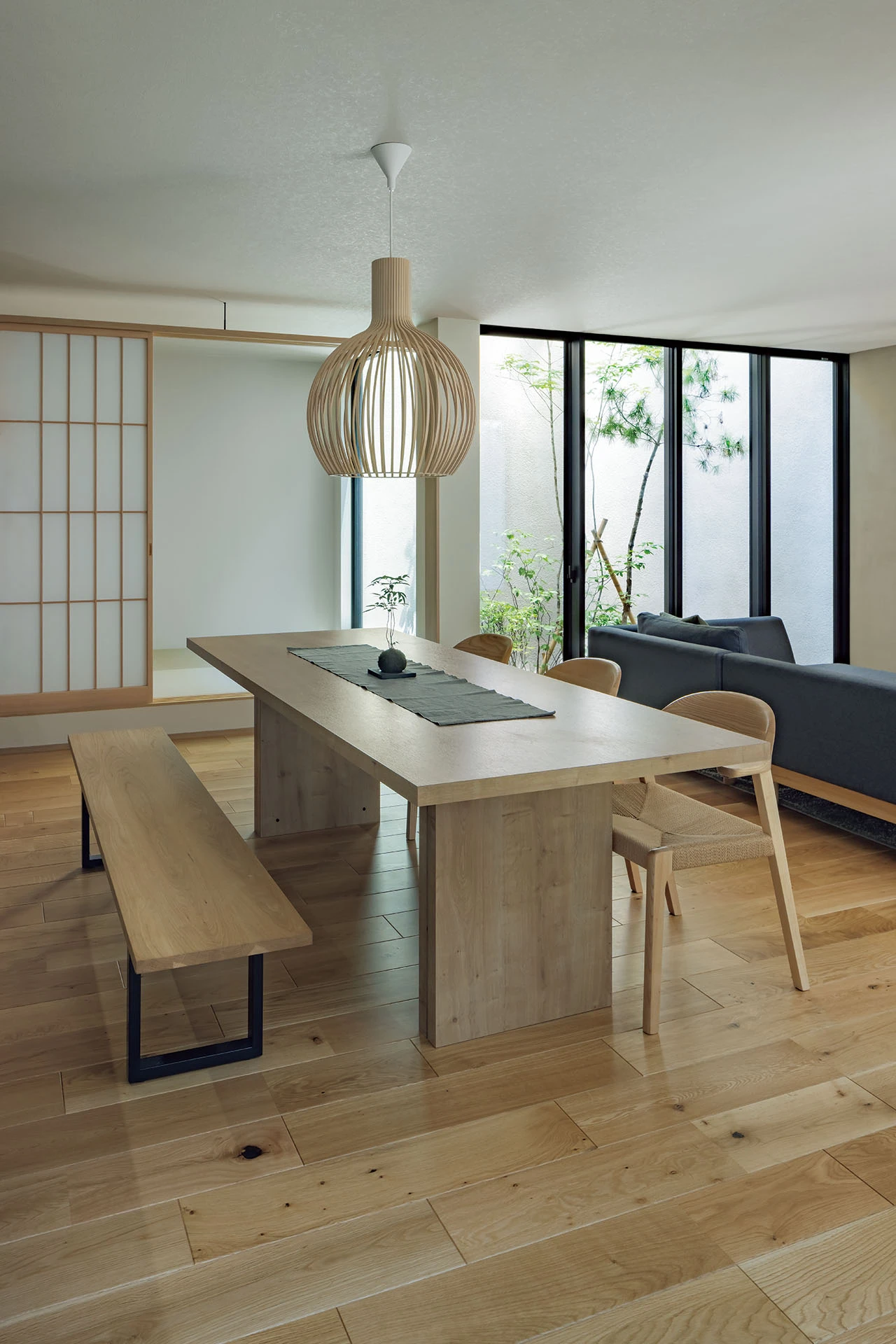 和モダンのダイニング
