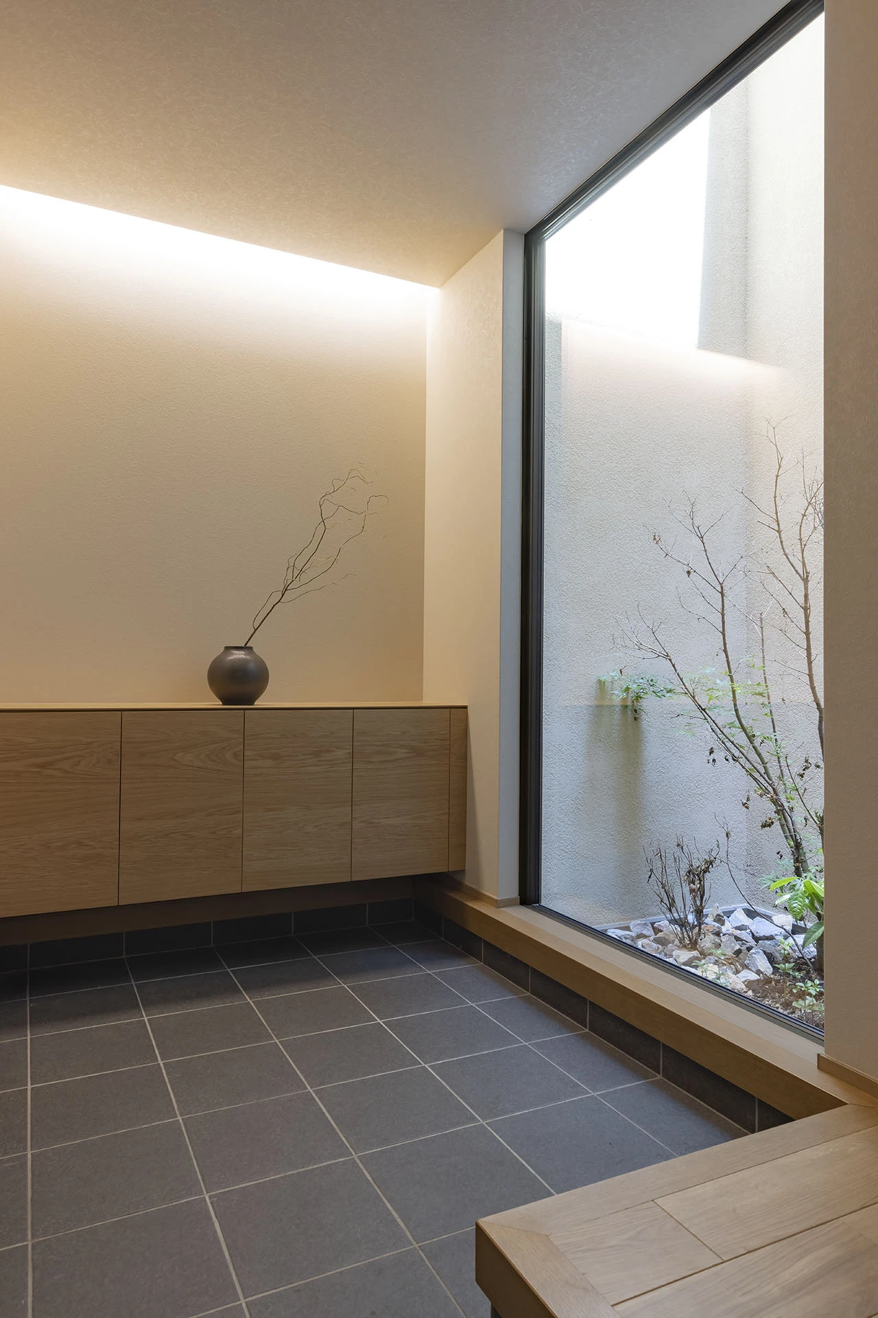 玄関に設けた“坪庭”